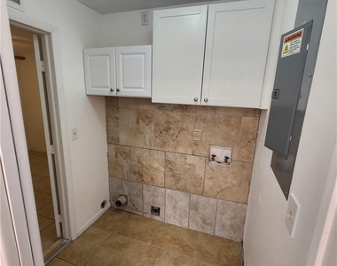 903 Se 23rd Place - Photo Thumbnail 7