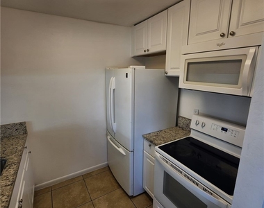 903 Se 23rd Place - Photo Thumbnail 3