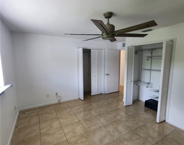 903 Se 23rd Place - Photo Thumbnail 9