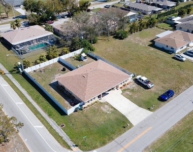 903 Se 23rd Place - Photo Thumbnail 5