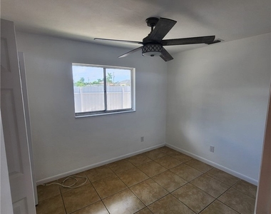 903 Se 23rd Place - Photo Thumbnail 11