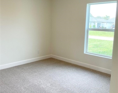1333 Nw 10th Place - Photo Thumbnail 12