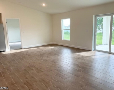 1333 Nw 10th Place - Photo Thumbnail 1