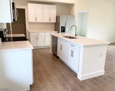 1333 Nw 10th Place - Photo Thumbnail 5