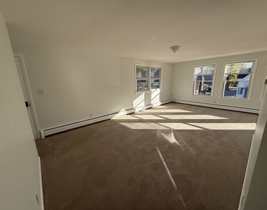 153 Rumford - Photo Thumbnail 6