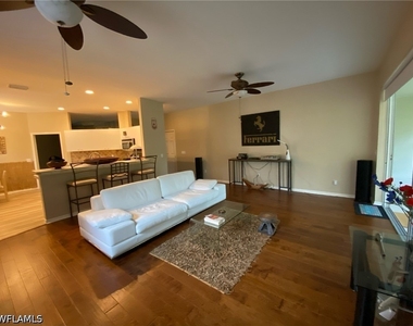 527 Crossfield Circle - Photo Thumbnail 11