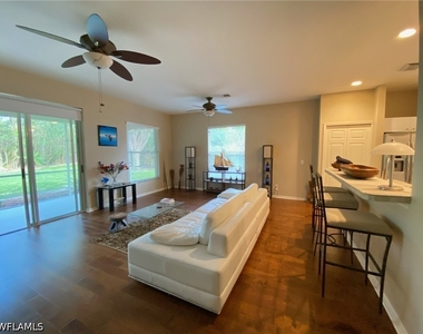 527 Crossfield Circle - Photo Thumbnail 9