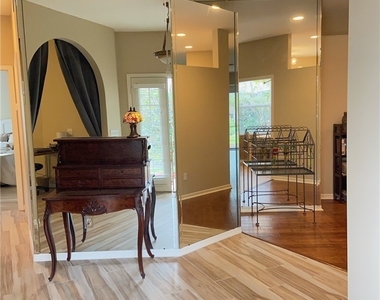 527 Crossfield Circle - Photo Thumbnail 6