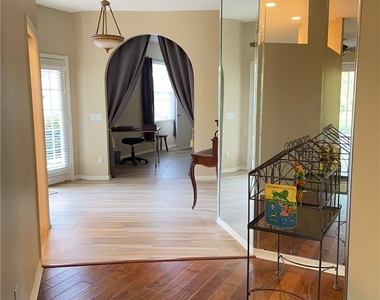 527 Crossfield Circle - Photo Thumbnail 7