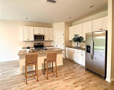 212 Homer Ave S - Photo Thumbnail 1