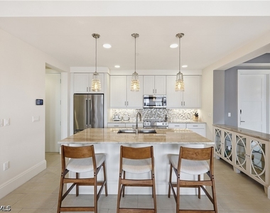1035 3rd Avenue S - Photo Thumbnail 2