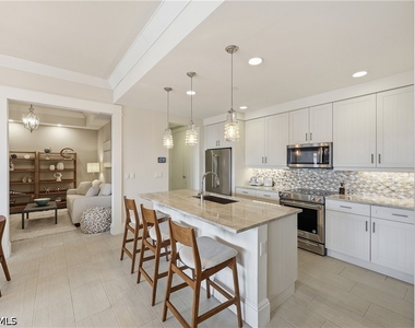 1035 3rd Avenue S - Photo Thumbnail 3