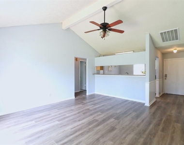 2706 S Brompton Drive - Photo Thumbnail 8