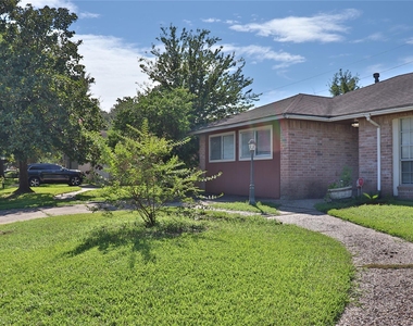 2706 S Brompton Drive - Photo Thumbnail 2