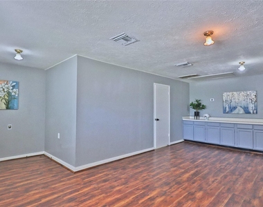 2706 S Brompton Drive - Photo Thumbnail 18