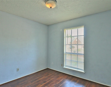2706 S Brompton Drive - Photo Thumbnail 24