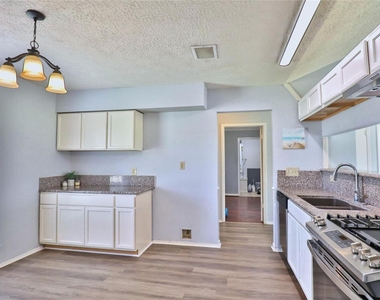 2706 S Brompton Drive - Photo Thumbnail 12