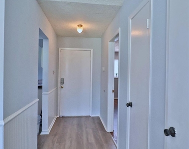 2706 S Brompton Drive - Photo Thumbnail 14