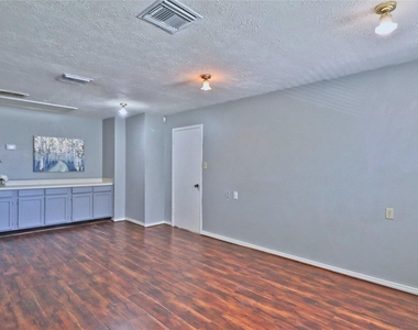 2706 S Brompton Drive - Photo Thumbnail 19