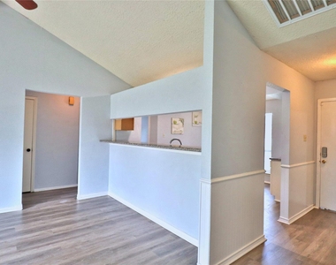 2706 S Brompton Drive - Photo Thumbnail 11