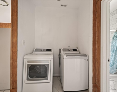 5220 Simsbrook Drive - Photo Thumbnail 18