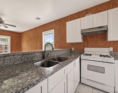 5220 Simsbrook Drive - Photo Thumbnail 10