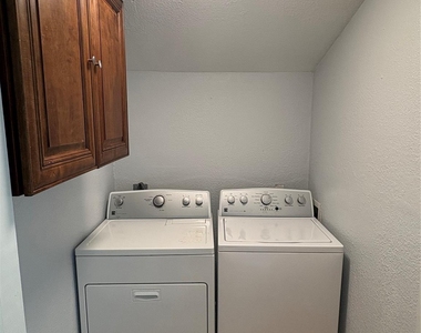 529 E Myrtle Street - Photo Thumbnail 15