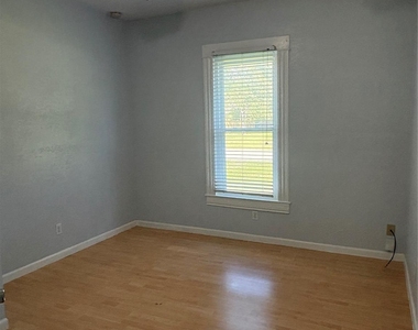 529 E Myrtle Street - Photo Thumbnail 7