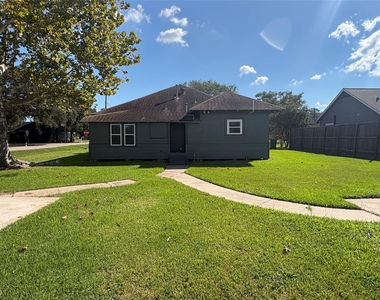 529 E Myrtle Street - Photo Thumbnail 16