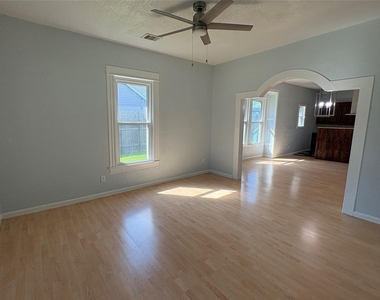 529 E Myrtle Street - Photo Thumbnail 6