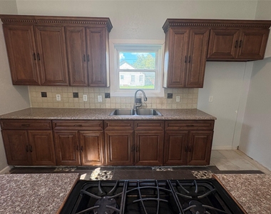 529 E Myrtle Street - Photo Thumbnail 3