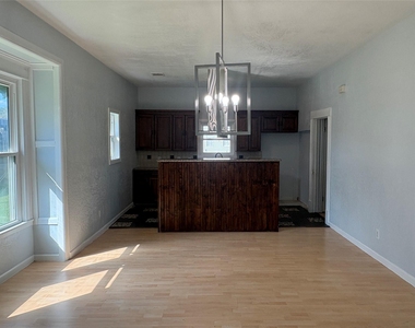 529 E Myrtle Street - Photo Thumbnail 1