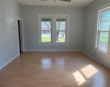 529 E Myrtle Street - Photo Thumbnail 4