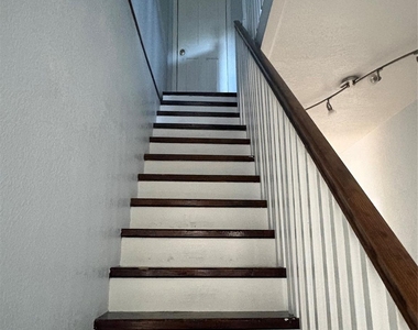 529 E Myrtle Street - Photo Thumbnail 12