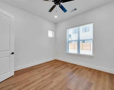 1601-342 Mustang Drive - Photo Thumbnail 11