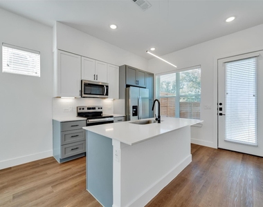 1601-342 Mustang Drive - Photo Thumbnail 6