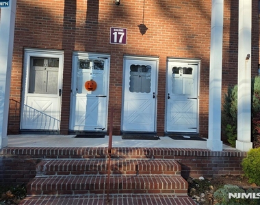 17f Colonial - Photo Thumbnail 1