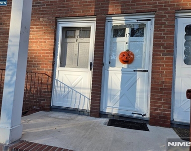 17f Colonial - Photo Thumbnail 2