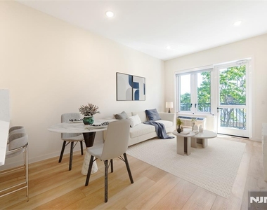51 Queen Anne - Photo Thumbnail 3