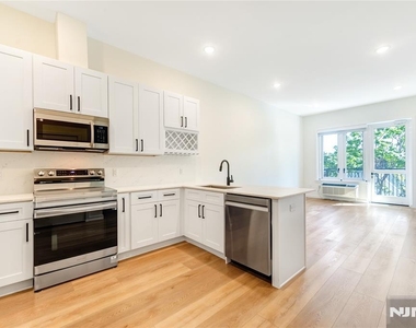 51 Queen Anne - Photo Thumbnail 1
