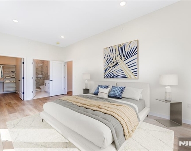 51 Queen Anne - Photo Thumbnail 2