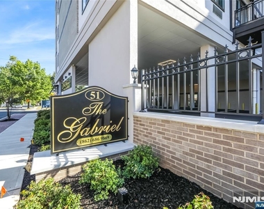 51 Queen Anne - Photo Thumbnail 15