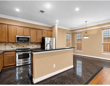2927 Clinton Drive - Photo Thumbnail 2