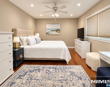 511 Gallows Hill - Photo Thumbnail 12