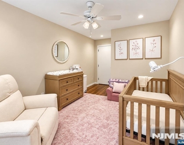 511 Gallows Hill - Photo Thumbnail 10