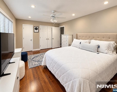 511 Gallows Hill - Photo Thumbnail 14
