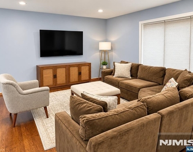511 Gallows Hill - Photo Thumbnail 18