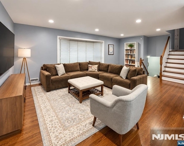 511 Gallows Hill - Photo Thumbnail 17