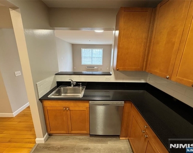 333 Willow - Photo Thumbnail 4