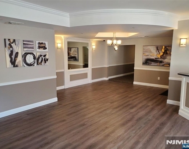 333 Willow - Photo Thumbnail 16